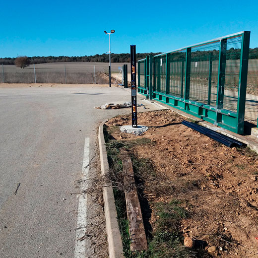 Columnas perimetrales preinstaladas easyPack de BUNKER SEGURIDAD Columnas perimetrales preinstaladas easyPack de BUNKER SEGURIDAD